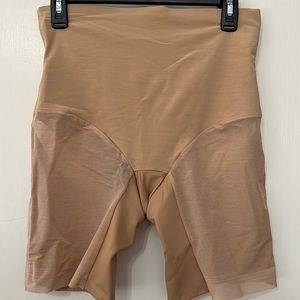 NWT Honeylove mid waist short